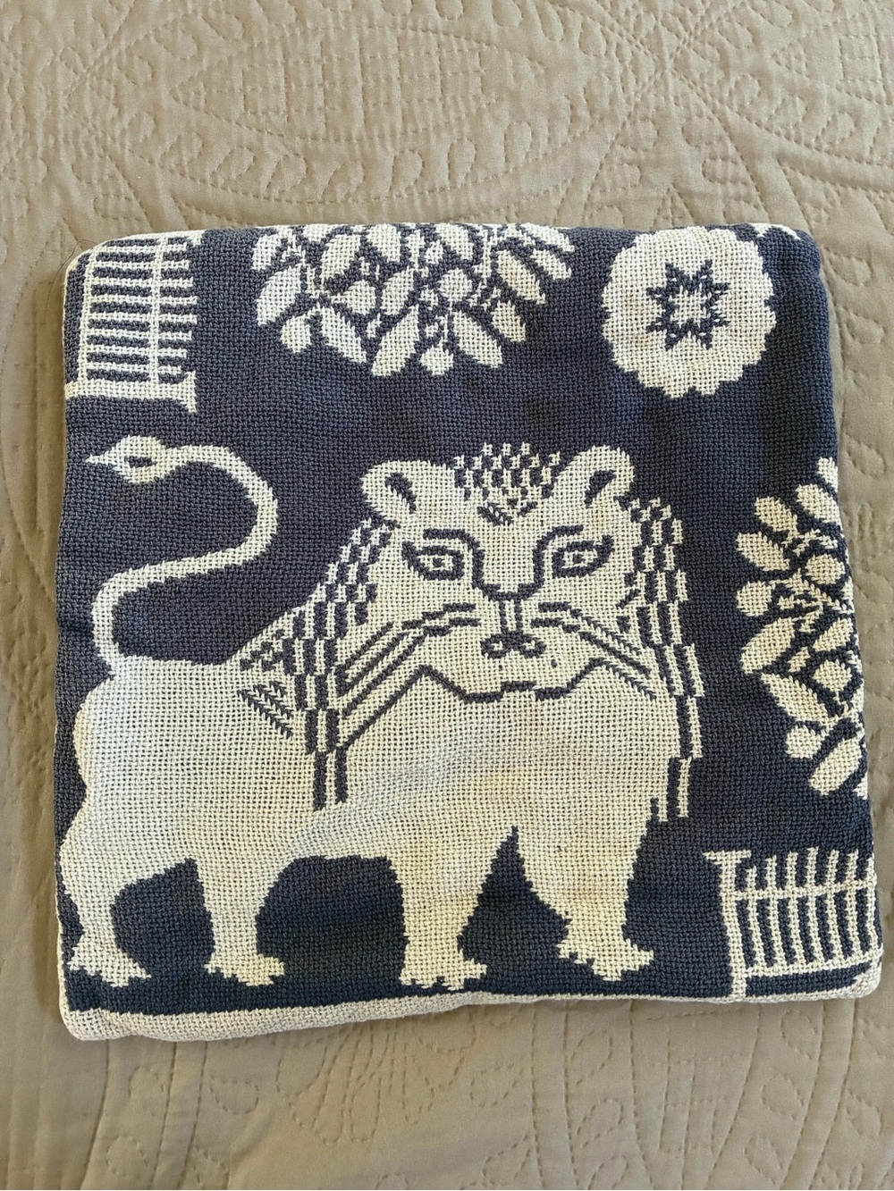 Vintage Colonial Williamsburg Goodwin Weavers Blue White Woven Lion Sham